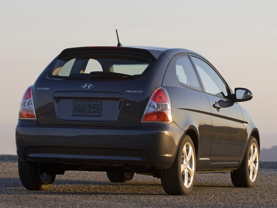  Hyundai Accent 3-Door 2006 года  (US) (фото 4 из 13)